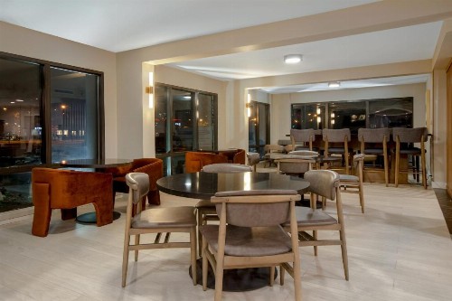 Meadowlands River Inn - image 5