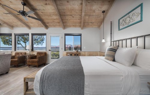 Sky Ranch Lodge - image 27
