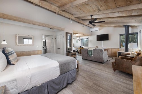 Sky Ranch Lodge - image 28
