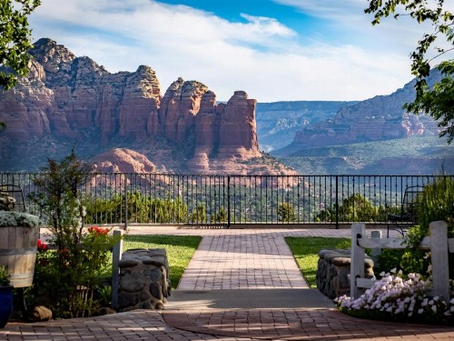 Sky Ranch Lodge - image 34