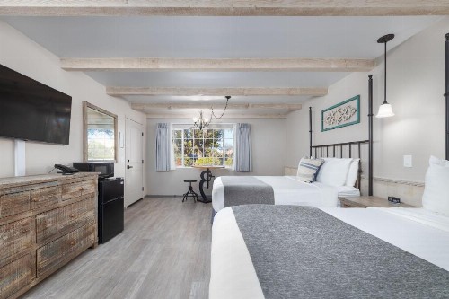 Sky Ranch Lodge - image 35