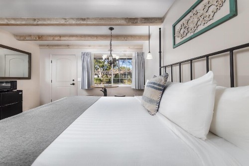 Sky Ranch Lodge - image 47