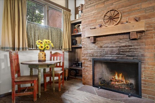 Adobe Village Inn - image 14