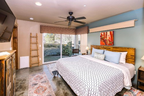 Cozy Cactus Bed and Breakfast - image 14