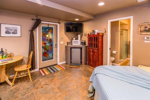 Cozy Cactus Bed and Breakfast - image 23