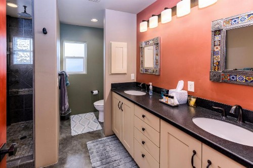 Cozy Cactus Bed and Breakfast - image 8