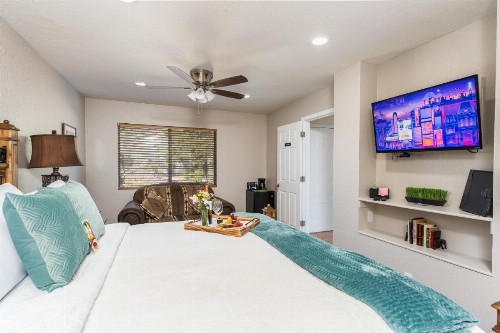Whispering Creek Bed & Breakfast - image 21