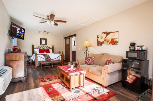 Whispering Creek Bed & Breakfast - image 30