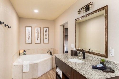 Whispering Creek Bed & Breakfast - image 32
