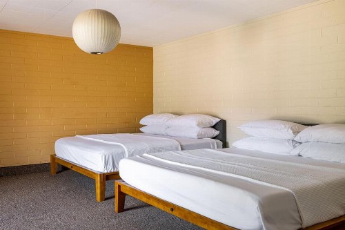 Star Motel - image 8