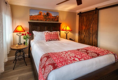 Lantern Light Inn - Romantic Getaway - image 11