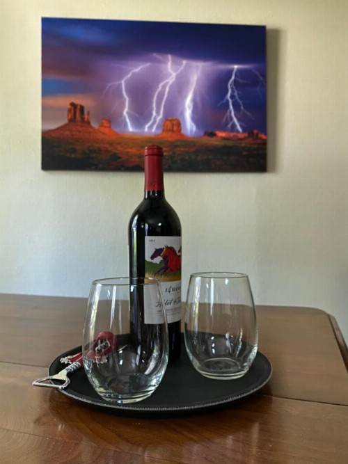 Lantern Light Inn - Romantic Getaway - image 12
