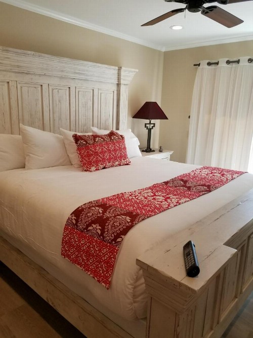 Lantern Light Inn - Romantic Getaway - image 15