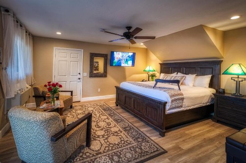 Lantern Light Inn - Romantic Getaway - image 18