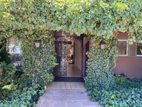 Lantern Light Inn - Romantic Getaway - image 2