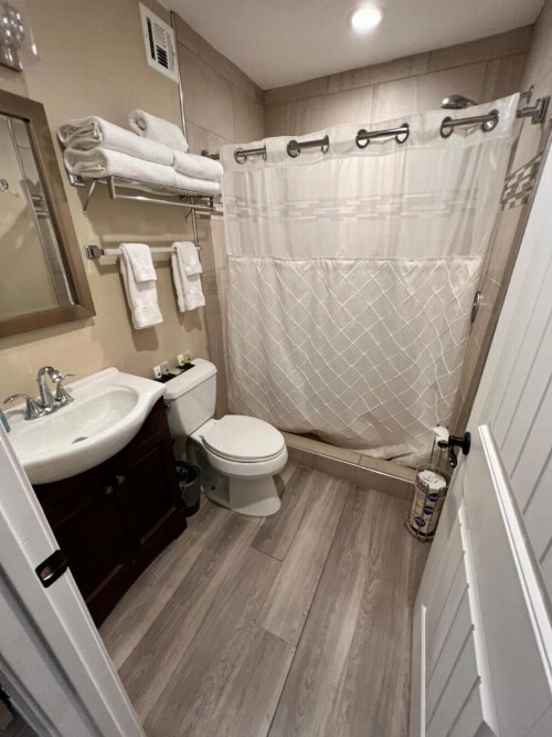 Lantern Light Inn - Romantic Getaway - image 22