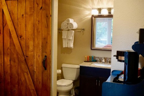 Lantern Light Inn - Romantic Getaway - image 7