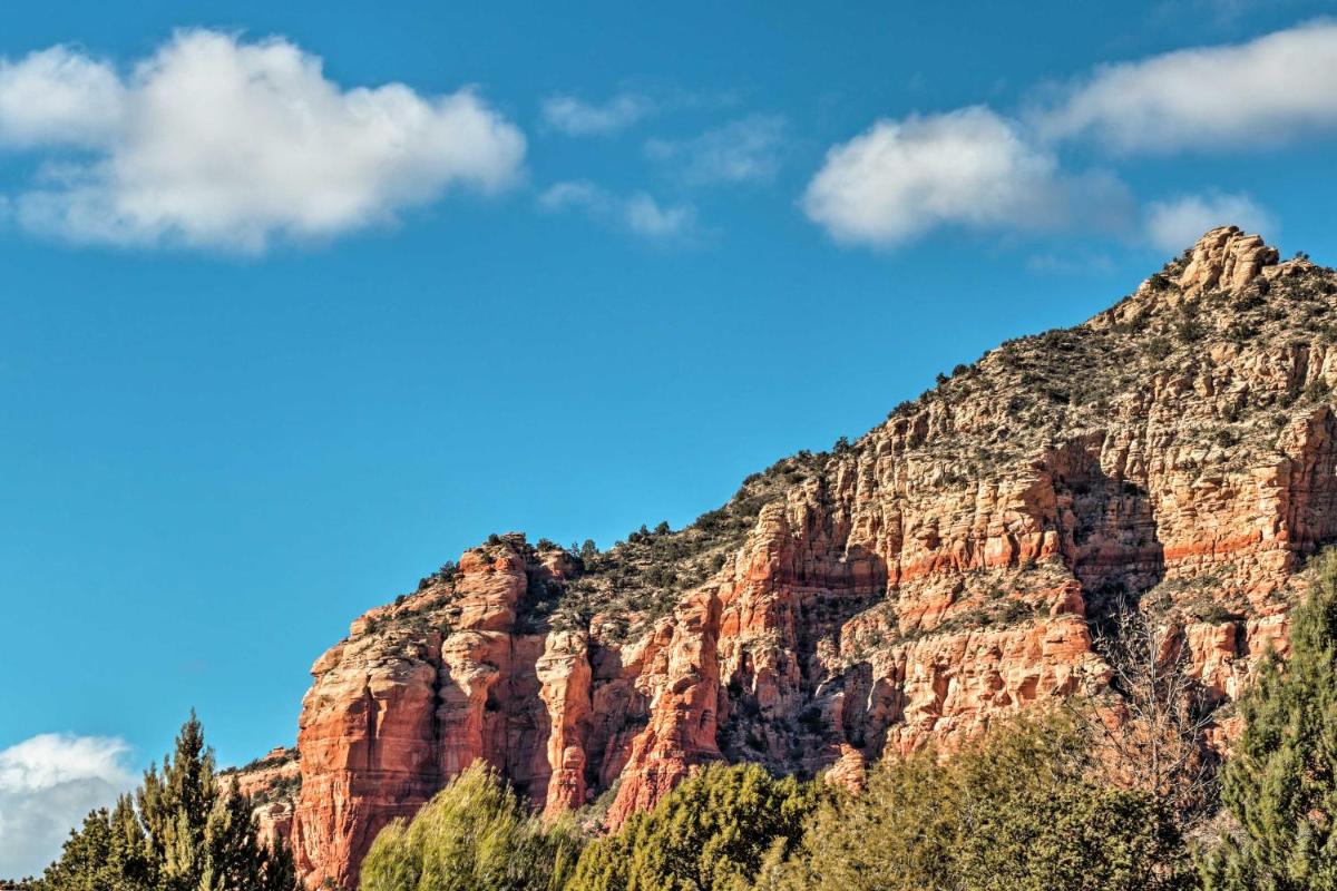 Sedona Home with Views and Patio Golf and Hiking Haven! - image 3