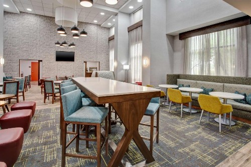 Hampton Inn & Suites Tampa-East/Casino/Fairgrounds - image 10