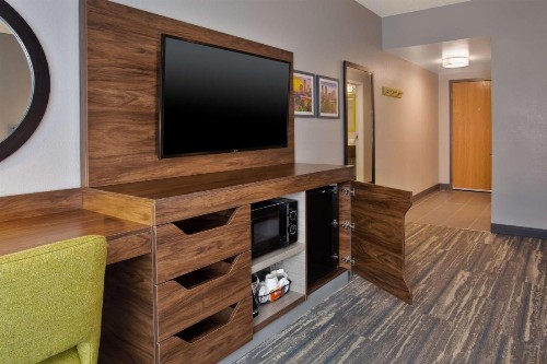 Hampton Inn & Suites Tampa-East/Casino/Fairgrounds - image 15
