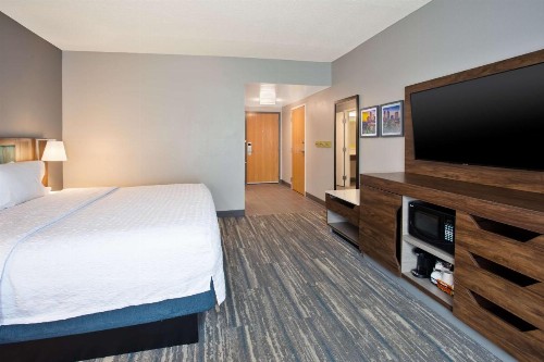 Hampton Inn & Suites Tampa-East/Casino/Fairgrounds - image 26