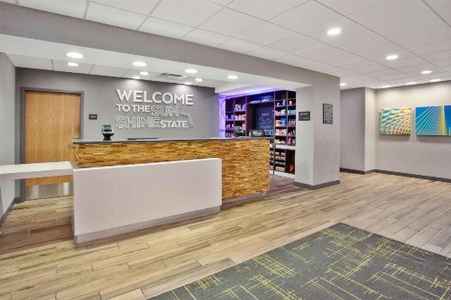 Hampton Inn & Suites Tampa-East/Casino/Fairgrounds - image 3