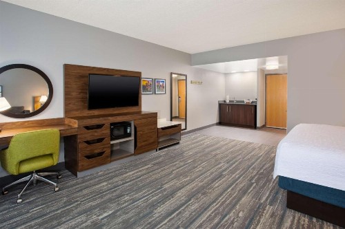 Hampton Inn & Suites Tampa-East/Casino/Fairgrounds - image 32