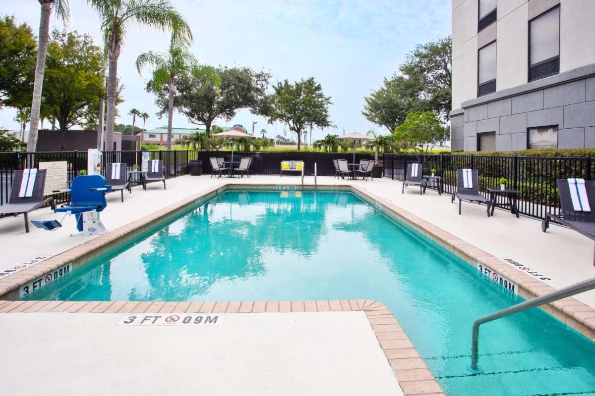 Hampton Inn & Suites Tampa-East/Casino/Fairgrounds - image 4