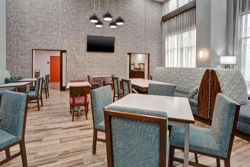 Hampton Inn & Suites Tampa-East/Casino/Fairgrounds - image 8