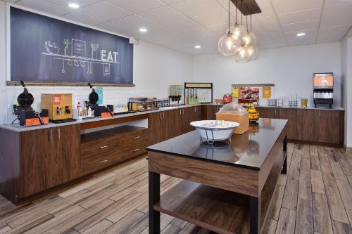Hampton Inn & Suites Tampa-East/Casino/Fairgrounds - image 9