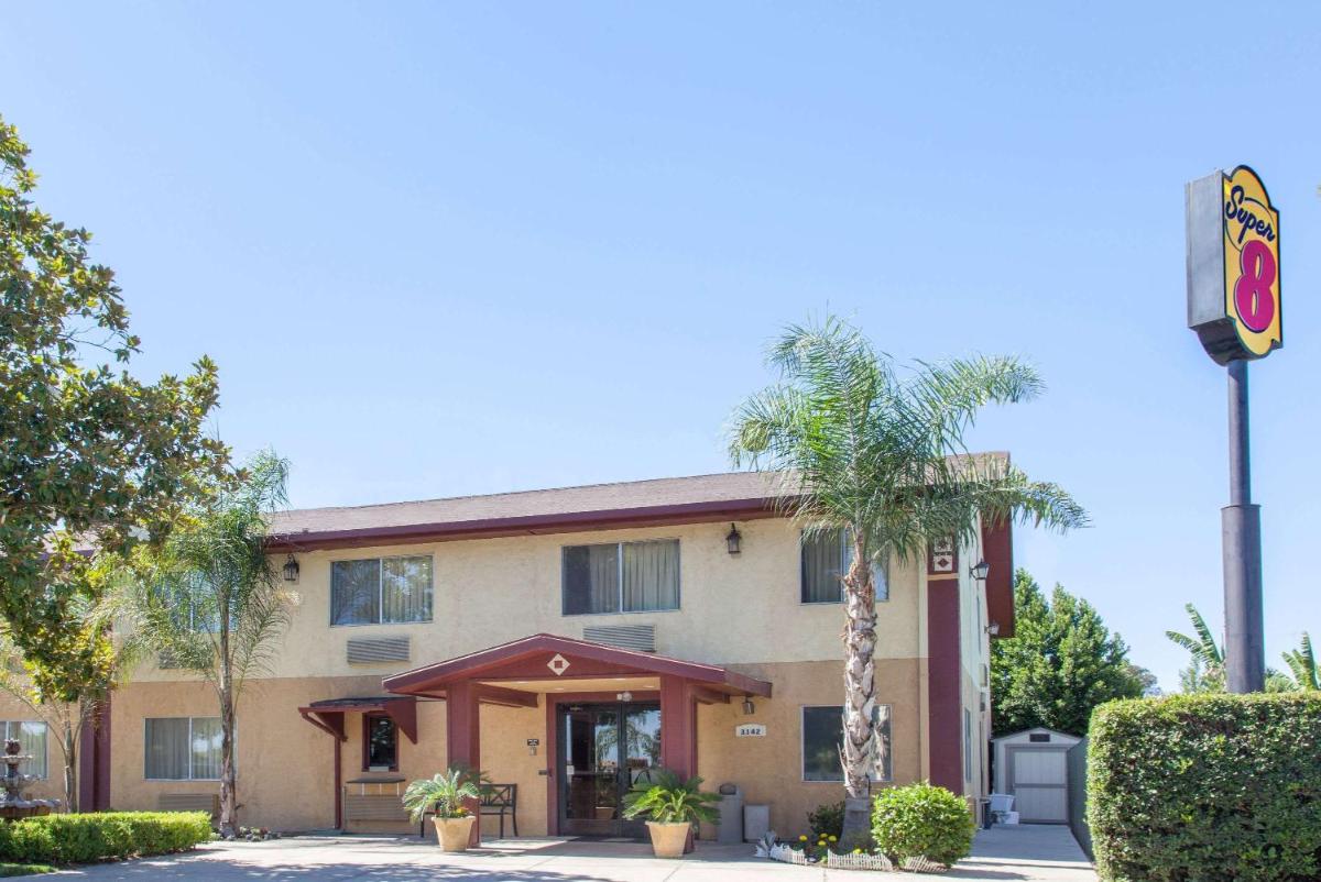 Super 8 by Wyndham Selma/Fresno Area - image 2