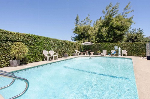 Super 8 by Wyndham Selma/Fresno Area - image 3