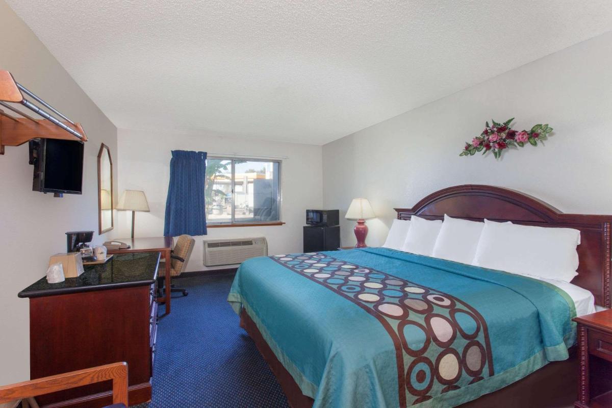 Super 8 by Wyndham Selma/Fresno Area - image 5