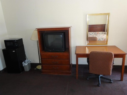 Budget Inn Selma - image 10