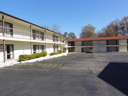Budget Inn Selma - image 4