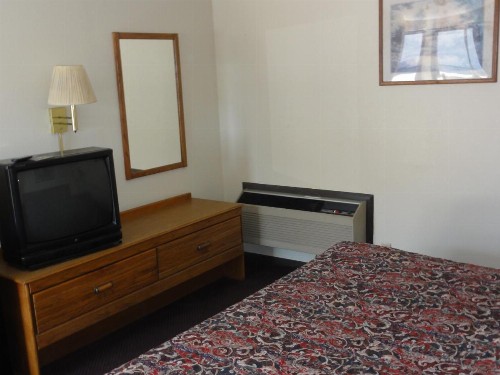 Budget Inn Selma - image 6