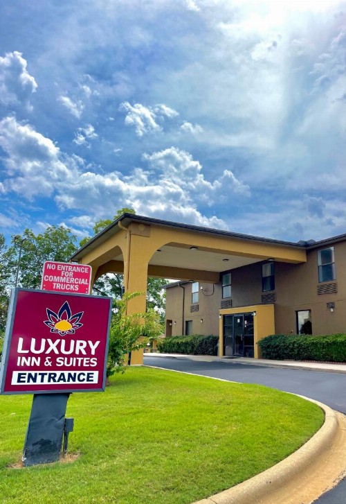 Luxury Inn & Suites - image 10