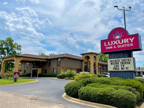 Luxury Inn & Suites - image 11
