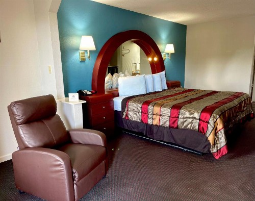 Luxury Inn & Suites - image 13