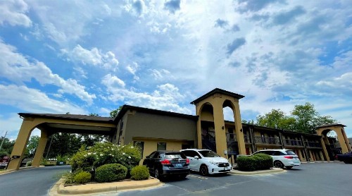 Luxury Inn & Suites - image 14