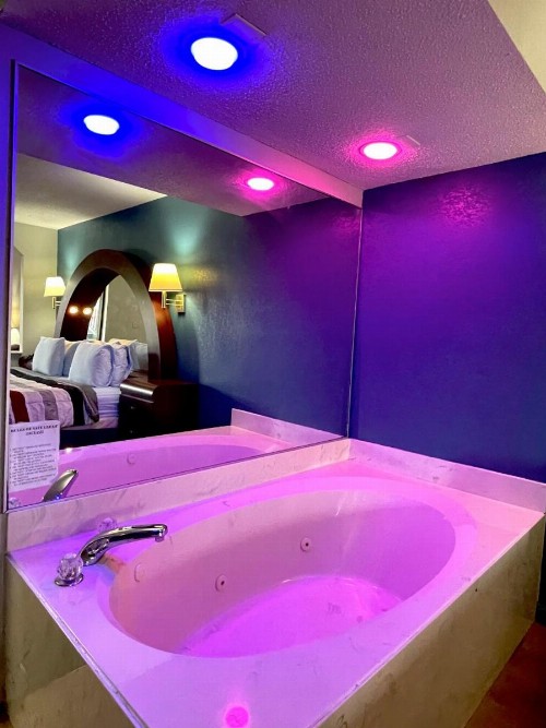 Luxury Inn & Suites - image 15