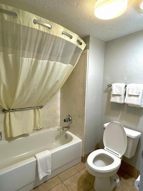 Luxury Inn & Suites - image 16
