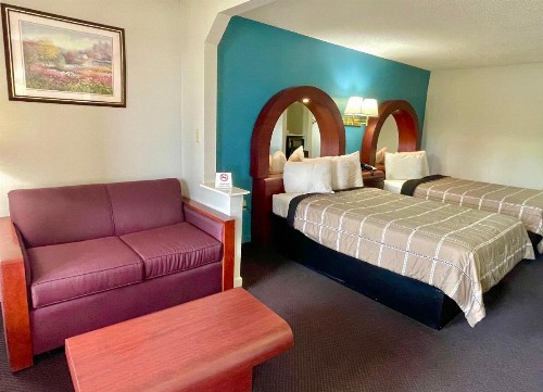 Luxury Inn & Suites - image 5