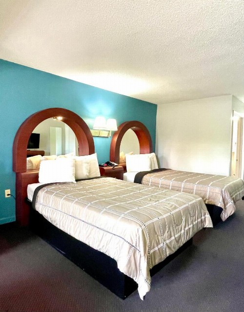 Luxury Inn & Suites - image 7