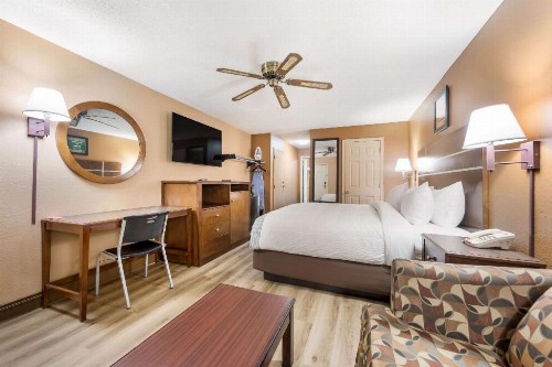 Star Plus Inn & Suites - image 13
