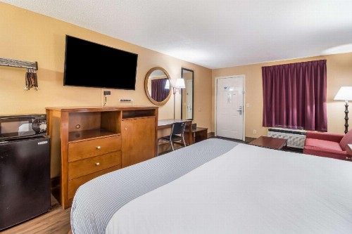 Star Plus Inn & Suites - image 18