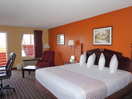 Star Plus Inn & Suites - image 22