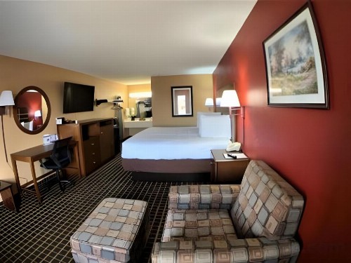 Star Plus Inn & Suites - image 30
