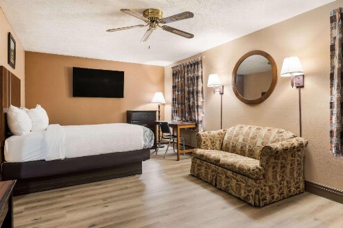 Star Plus Inn & Suites - image 33