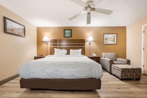 Star Plus Inn & Suites - image 37
